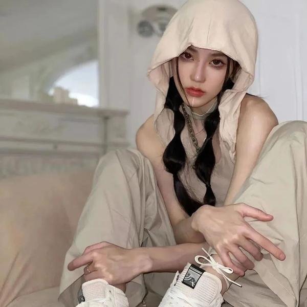 不装了,我比英雄还强 海报